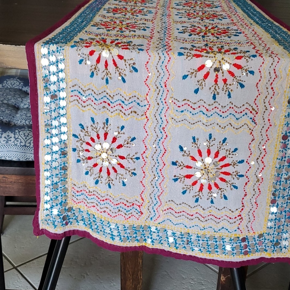 Table or Scarf its beautiful and the plate with se